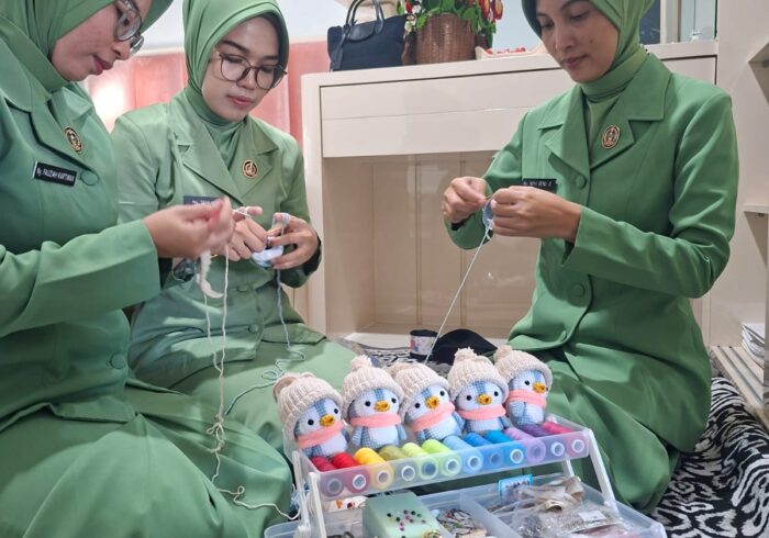 dr. Zuhria Novianty, Sp.P.K., istri dari Letkol Inf. Benu Supriyantoko yang tergabung dalam Persit Kartika Chandra Kirana Cabang I Sintelad PG Mabesad