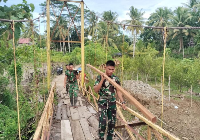 Kodim 0408/BS menurunkan material kayu