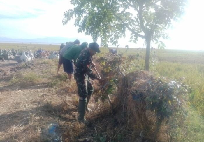 Koramil 01/Panca Lautang Laksanakan Pembersihan Parit di Corawali