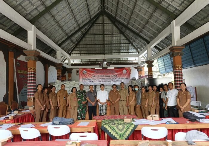 Tingkatkan Sinergi, Sertu Kadek Muliana Hadiri Penyusunan RKPDes di Kantor Perbekel Jehem
