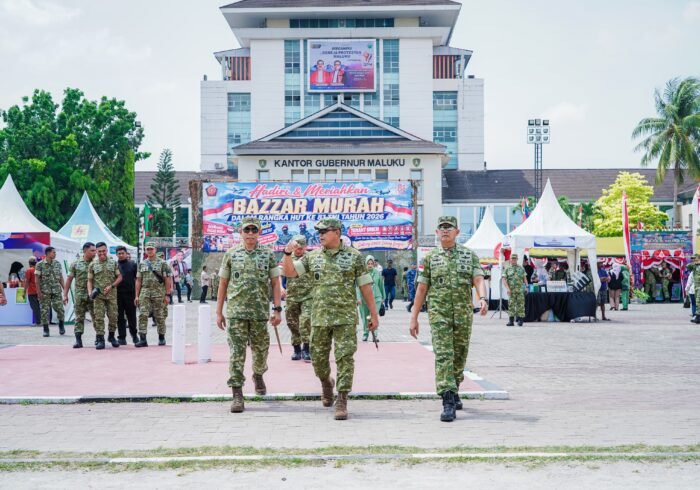 TNI dan Masyarakat Bersatu dalam Bazar Murah HUT ke-81