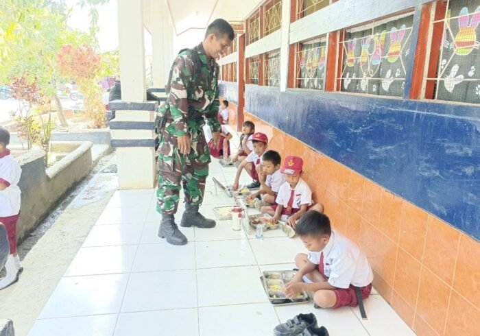 TNI Terlibat dalam Makan Bergizi Gratis di SD Negeri 6 Amparita
