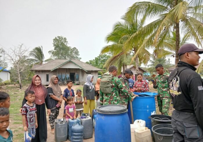 Kodim 1015/Sampit Berikan Bantuan Air Bersih untuk Warga