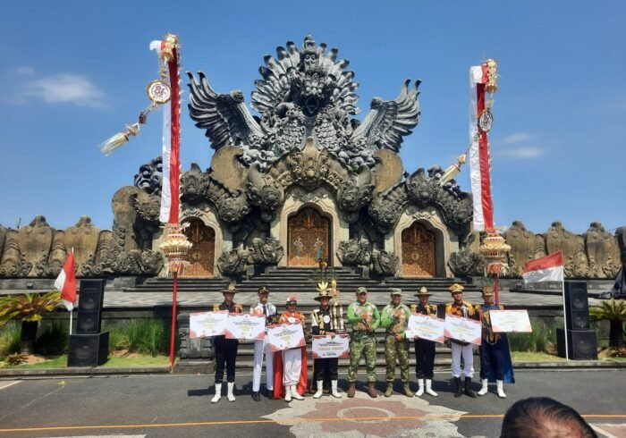 SMA Pariwisata Saraswati Klungkung Cemerlang di Lomba PBB HUT TNI
