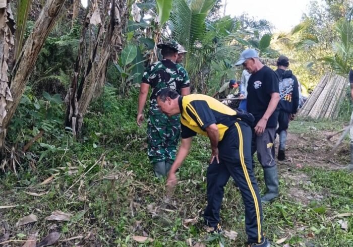 Aksi Gotong Royong Untuk Membangun Jalan Bangah-Umapoh