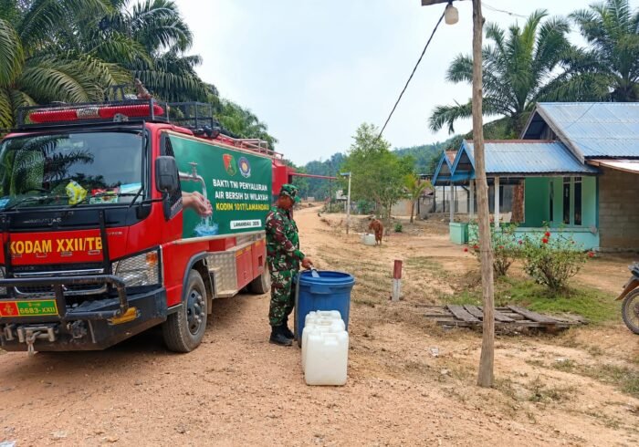 Sinergi Pemda dan TNI-Polri Salurkan Air Bersih di Lamandau