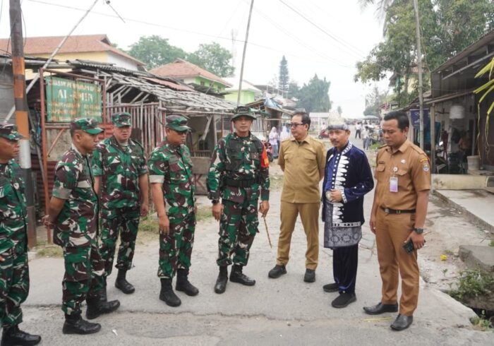 Kasrem 052/Wkr Tinjau Proyek TMMD di Desa Sumur Bandung