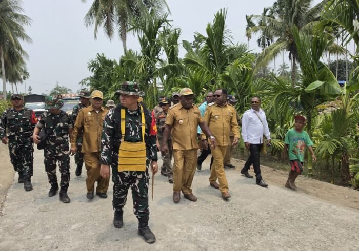 KUNJUNGAN DANDIM 1705/NABIRE DAN BUPATI KE LOKASI TMMD