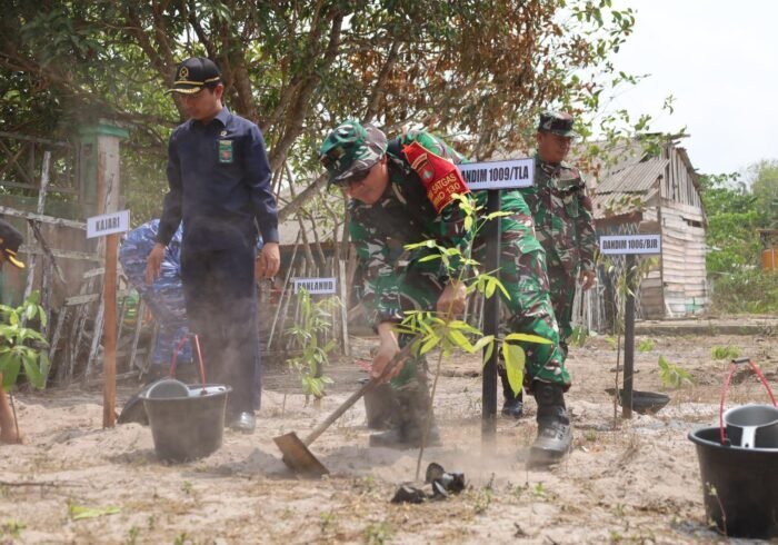 Kegiatan Penanaman Pohon TMMD Ke-130 di Tanah Laut