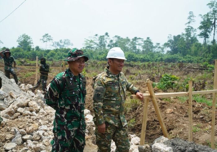 TMMD ke-130: Meningkatkan Jalan di Parumpanai untuk Mengatasi Banjir
