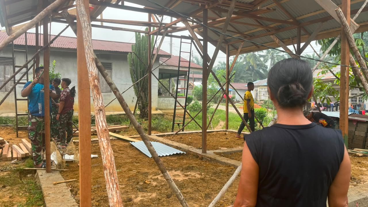 TMMD Ke-130: Upaya TNI Dalam Membangun Rumah Bu Suhanim