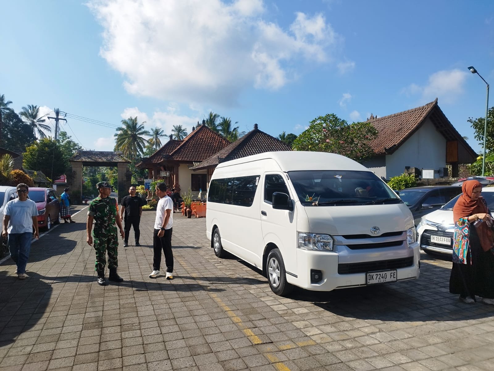 MONITORING KEAMANAN DESA WISATA PENGLIPURAN OLEH BABINSA