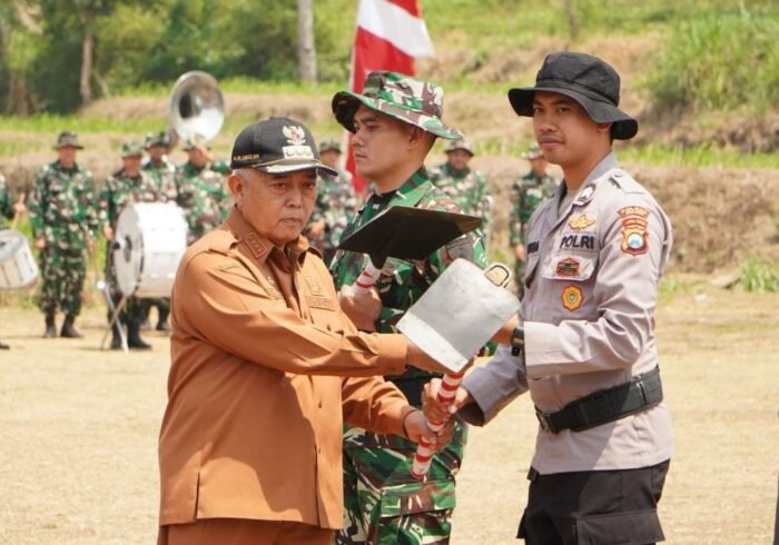 Bupati Malang Ajak Satgas TMMD Kembangkan Desa Secara Bersama