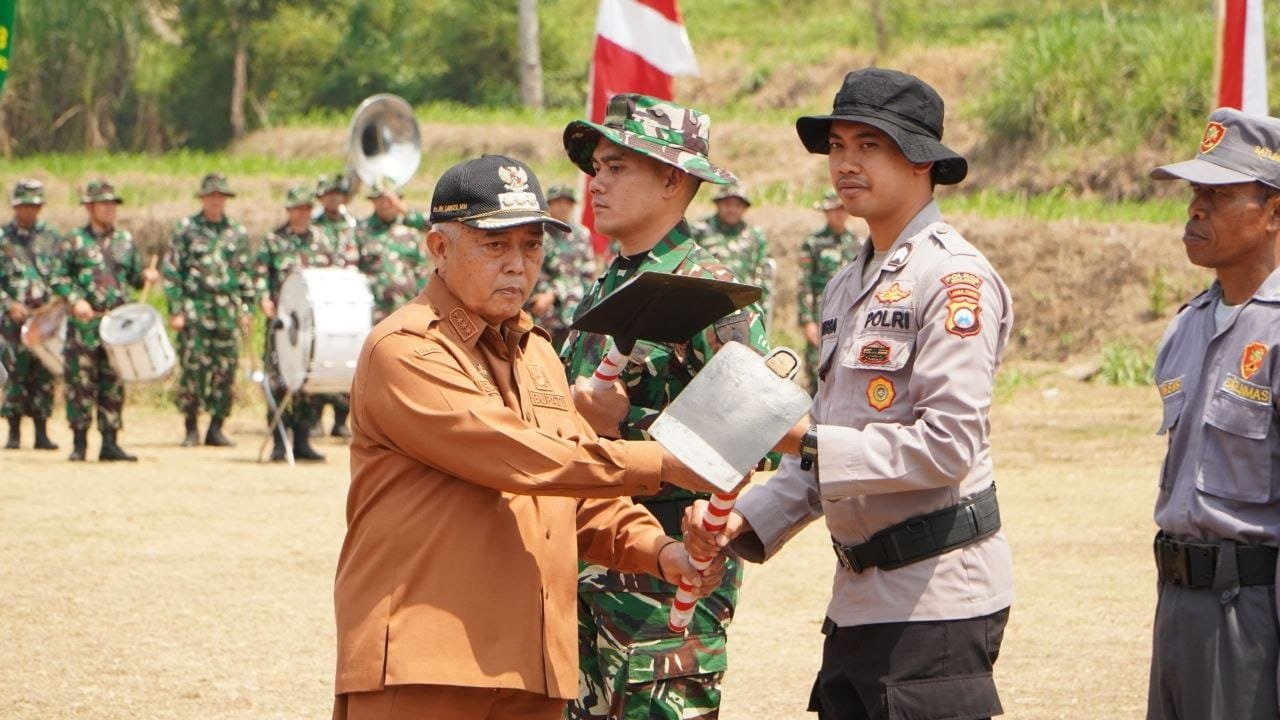 Bupati Malang Ajak Satgas TMMD Kembangkan Desa Secara Bersama