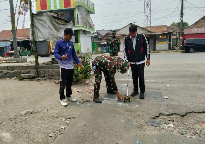 Inisiatif TMMD ke-130 Membangun Jalan di Desa Sumur Bandung