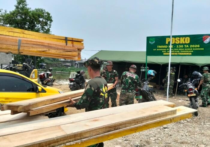 Kegiatan Satgas TMMD ke-130 dalam Membangun Desa