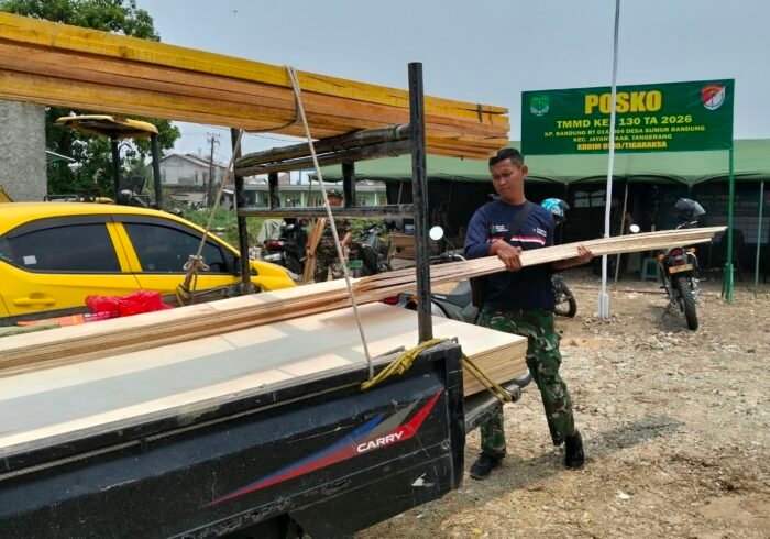 Kegiatan Satgas TMMD ke-130: Pengangkutan Material ke Lokasi Proyek