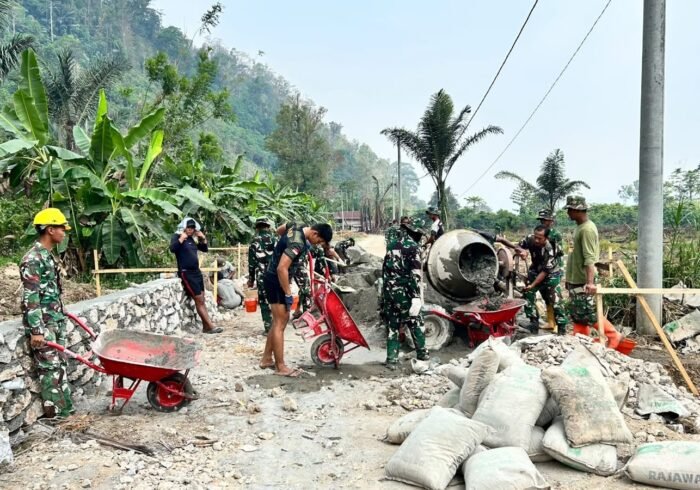 Akses Ekonomi Melalui TMMD ke-130 di Desa Parumpanai