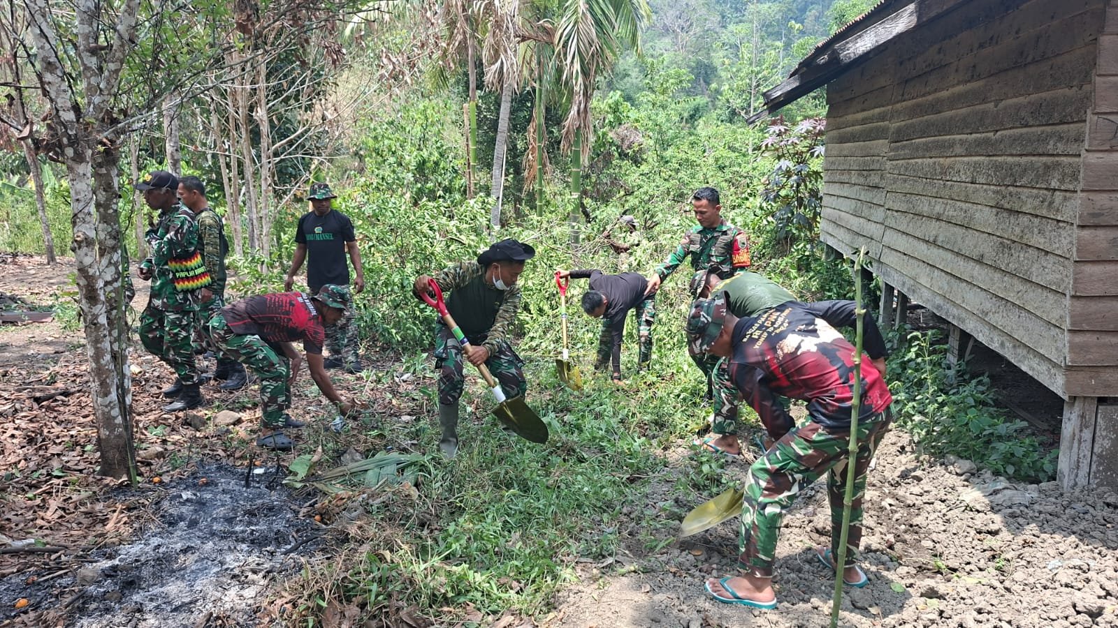 Kemanunggalan TNI dan Rakyat dalam Pembangunan Fasilitas Kebersihan