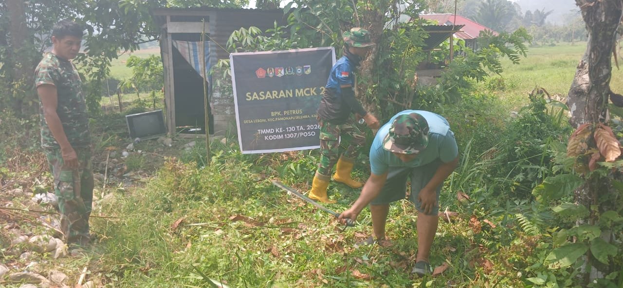 Pembersihan Lokasi MCK oleh Satgas TMMD Reguler ke-130