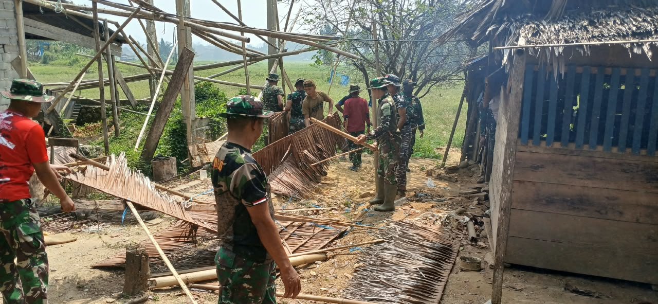 Satgas TMMD ke-130 Awali Proyek Renovasi Rumah Tiku Djobu di Leboni