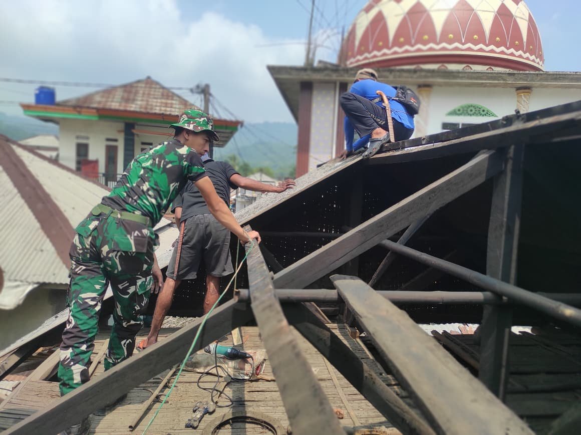 Satgas TMMD ke-130 Lakukan Renovasi Rumah di Lebak
