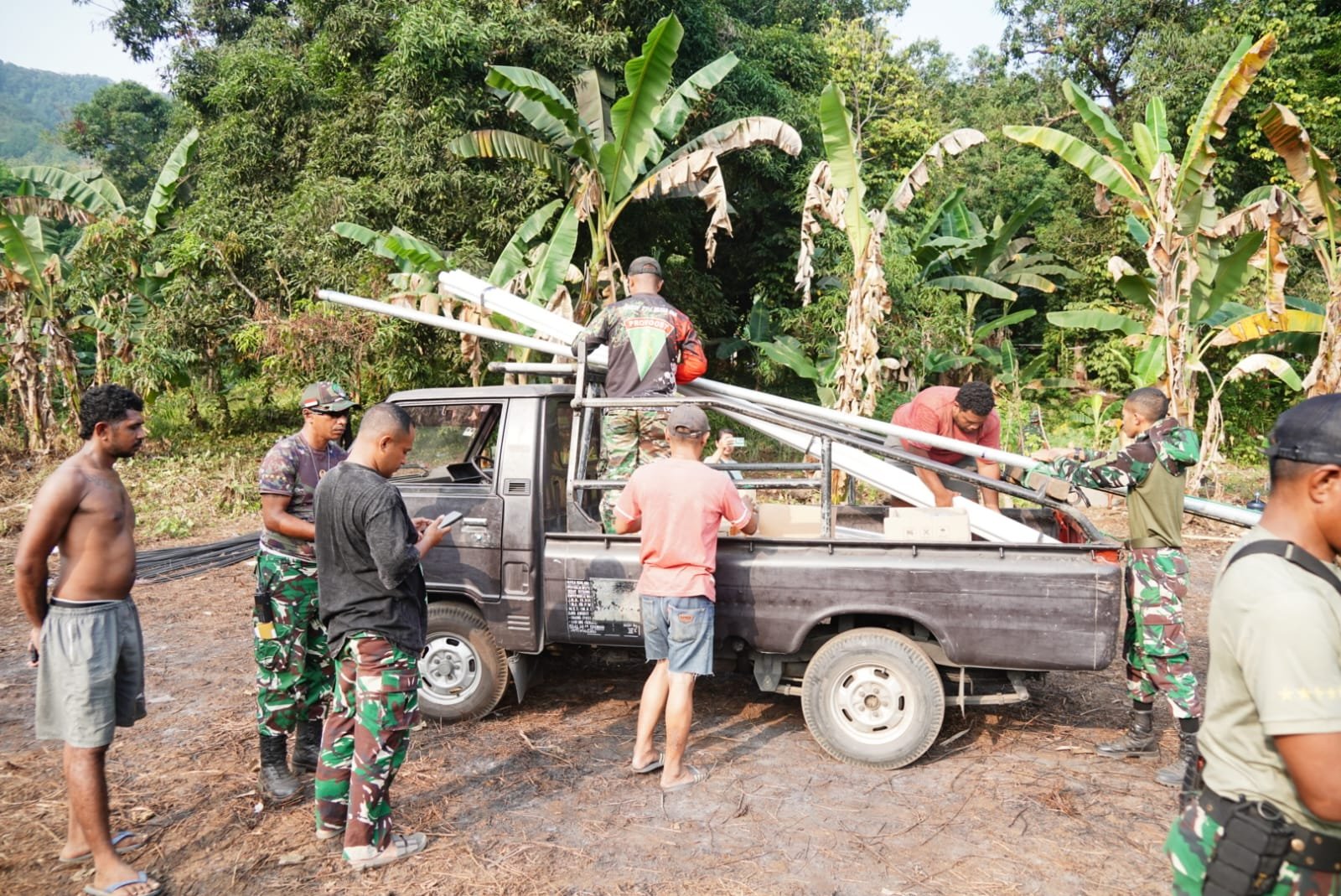 Hari Pertama TMMD Ke-130, Satgas TNI Gelar Distribusi Material di Ambon
