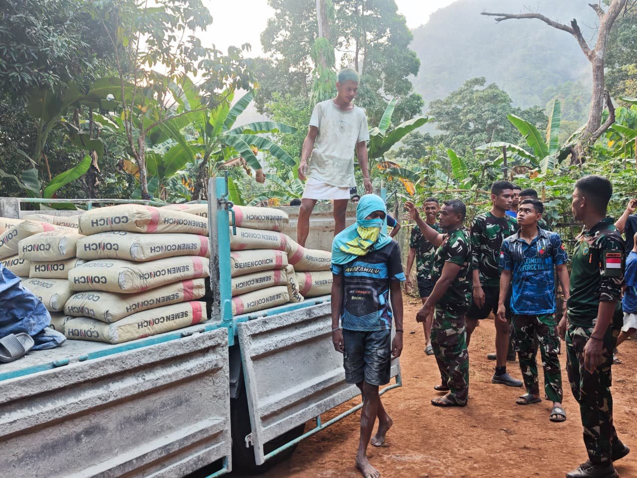 Kekuatan Gotong Royong Satgas TMMD dalam Mengatasi Medan Berat