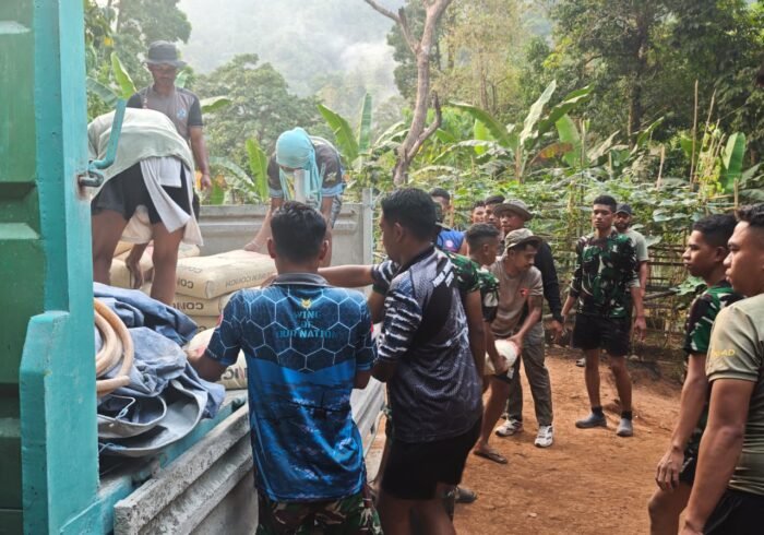Warga Ambon Bersatu Wujudkan TMMD di Dusun Seri