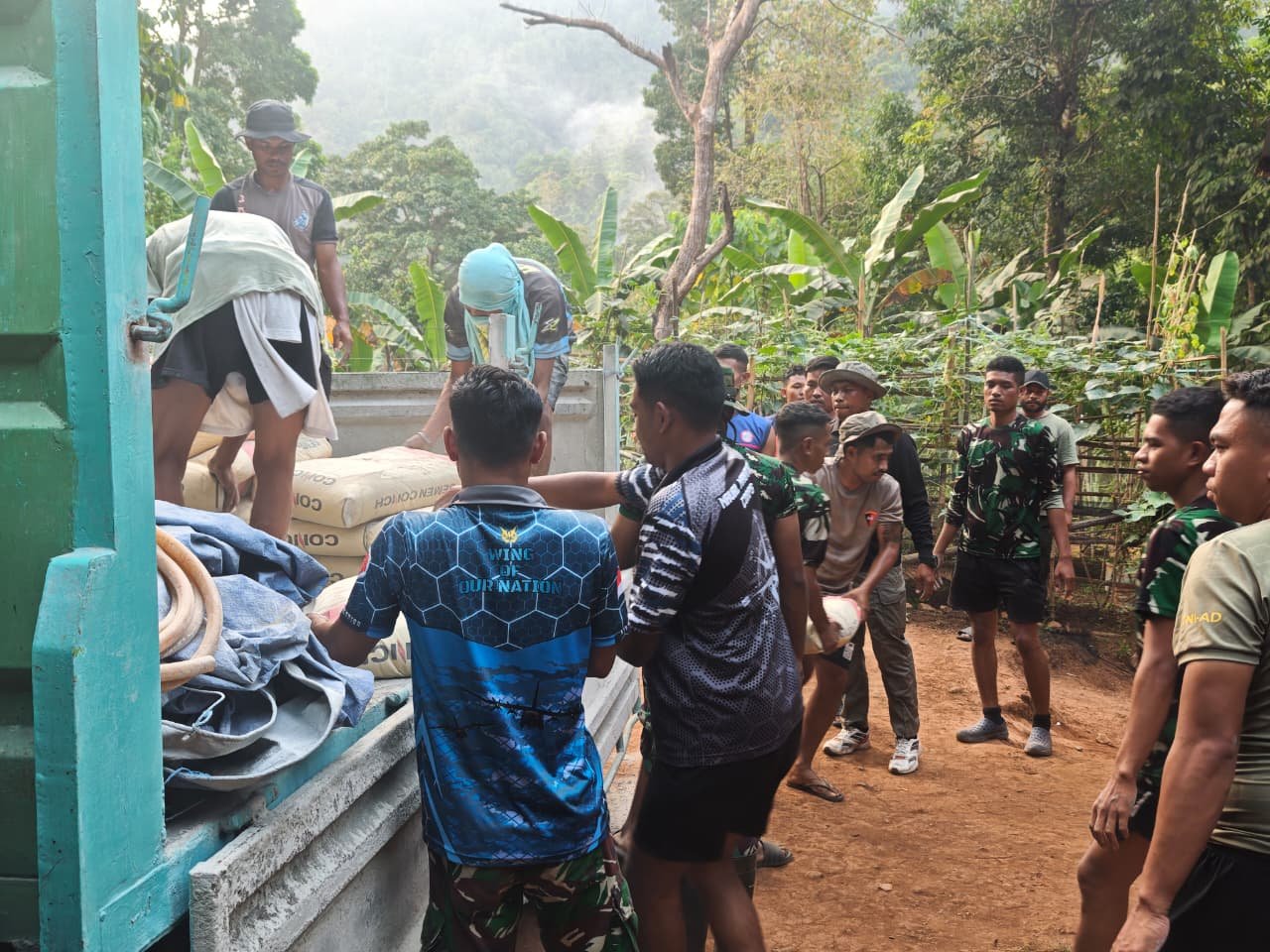 Warga Ambon Bersatu Wujudkan TMMD di Dusun Seri