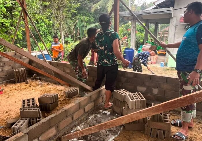 Satgas TMMD Kodim 1210/Landak Mempercepat Pembangunan Rumah Ibu Suhanim