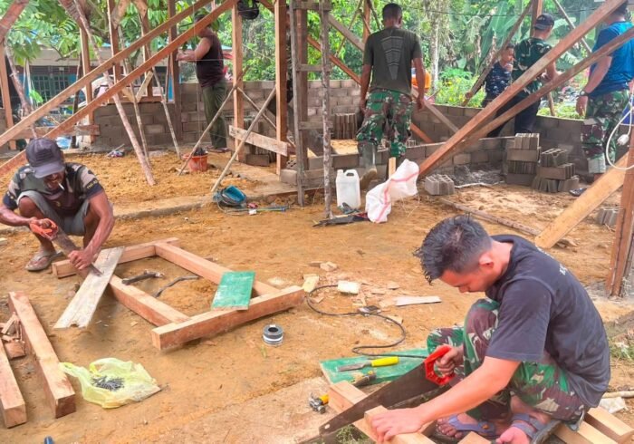 TMMD Landak: Sinergi Dalam Pembangunan Rumah Ibu Suhanim