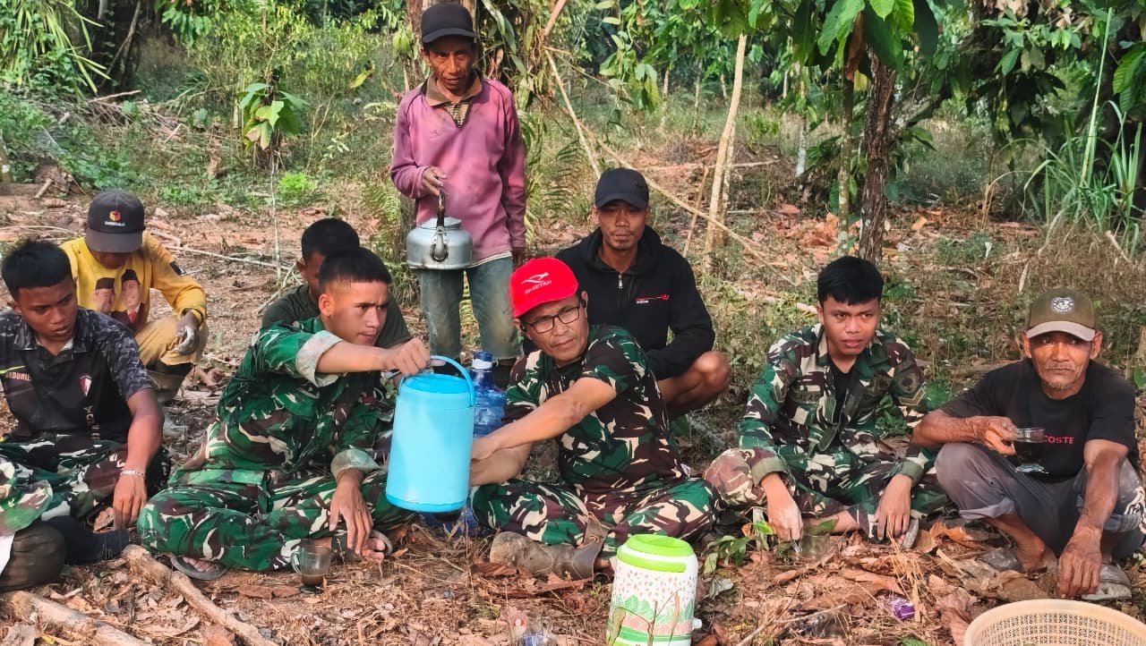 Harmoni antara TNI dan Masyarakat dalam Program TMMD ke-130