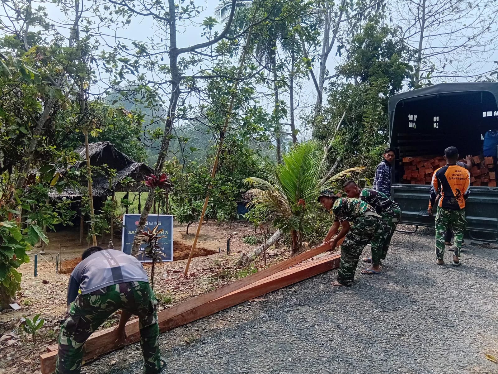 Material Kayu Siap Diterima untuk Rehabilitasi Rumah Bapak Tuku Djobu