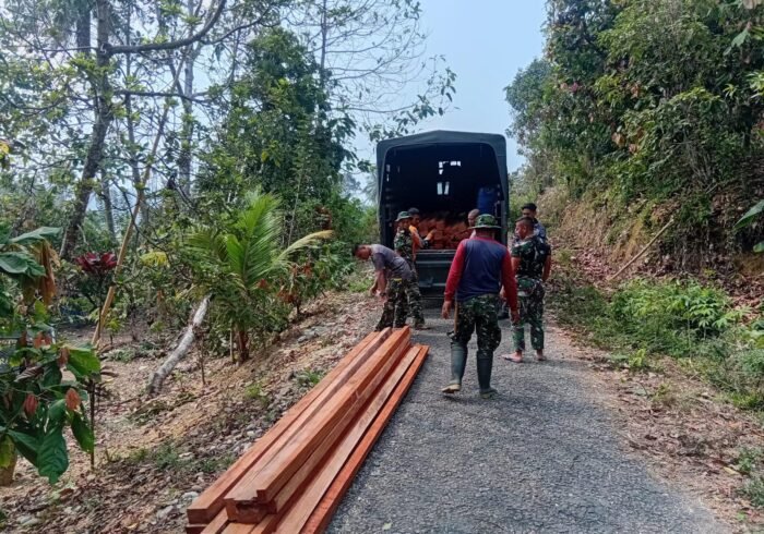 Solidaritas TNI dan Penduduk Dalam Program TMMD