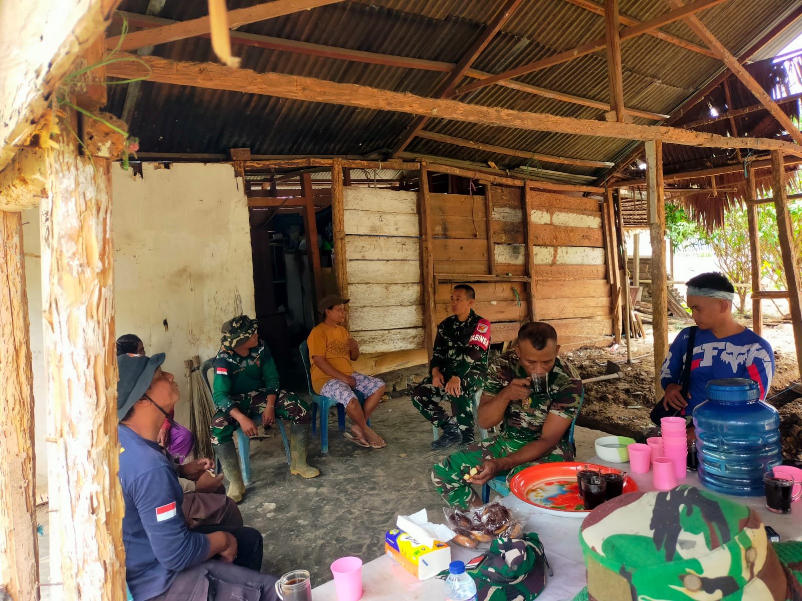 Satgas TMMD ke-130: Membangun Keakraban dengan Warga Mayakeli di Poso