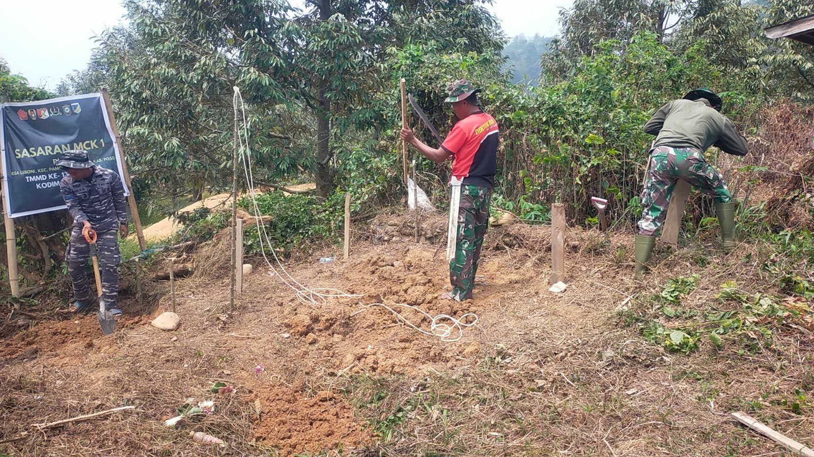 Pembangunan MCK di Desa Leboni oleh Satgas TMMD sebagai Upaya Sanitasi