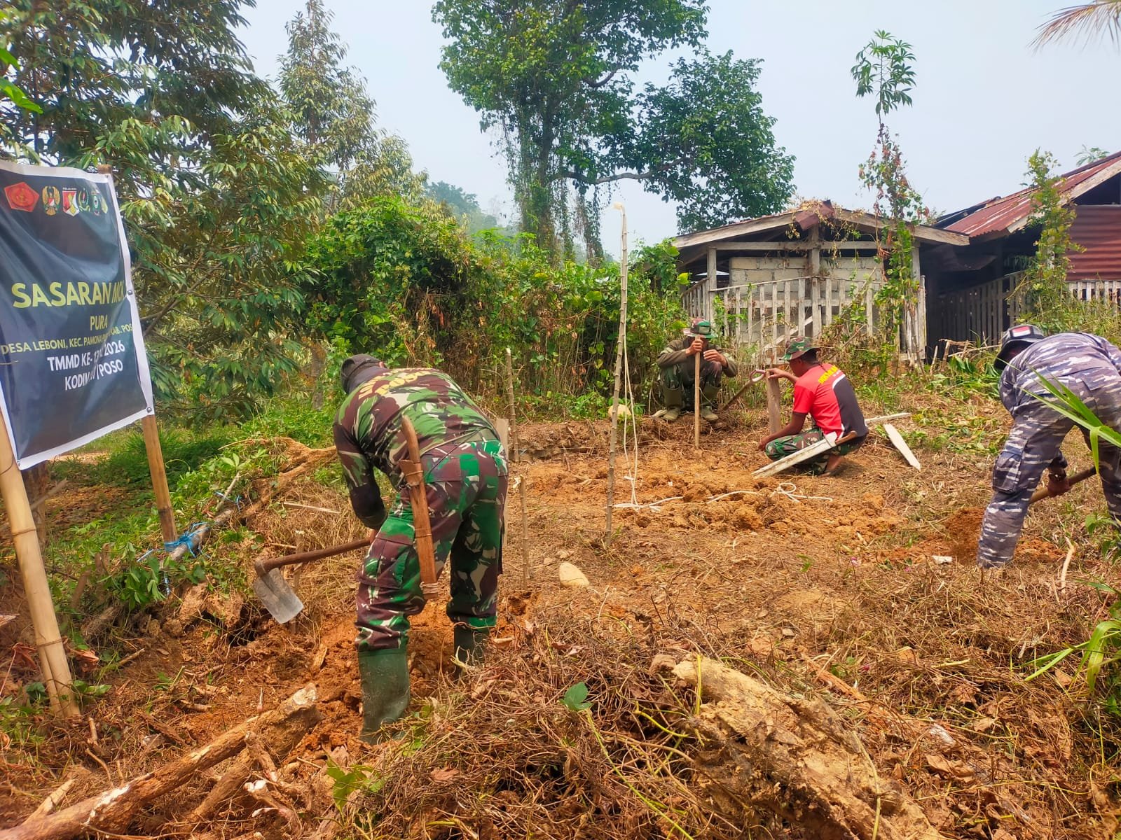 Satgas TMMD Poso Mulai Proyek MCK untuk Masyarakat Desa Leboni dengan Gotong Royong