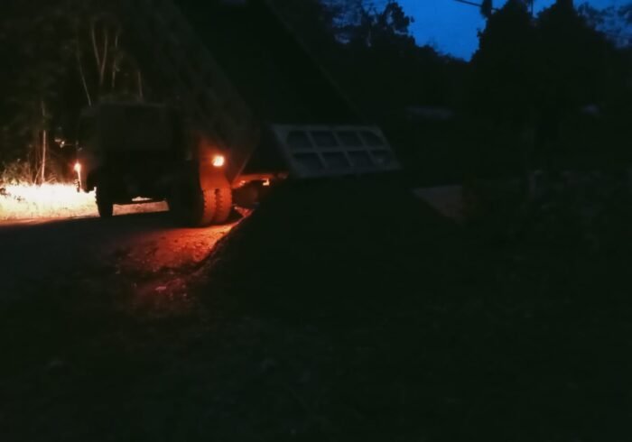 Semangat Malam Satgas TMMD ke-130 Kodim 1808/Mansel dalam Kegiatan Pelansiran Material