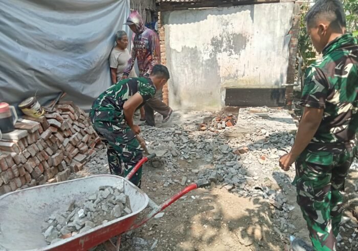 TMMD Kodim Tulungagung Membangun Rumah dan Sanitasi Bagi Suparlan