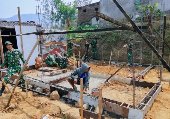 Pondasi Kuat Rumah Bapak Nanang Dikerjakan Satgas TMMD dengan Cermat
