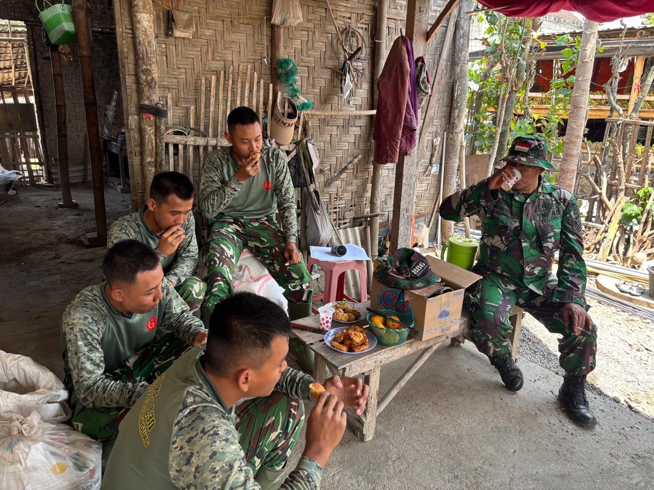 Sehari Bersama Prajurit: Ketulusan Warga dan Hidangan Spesial