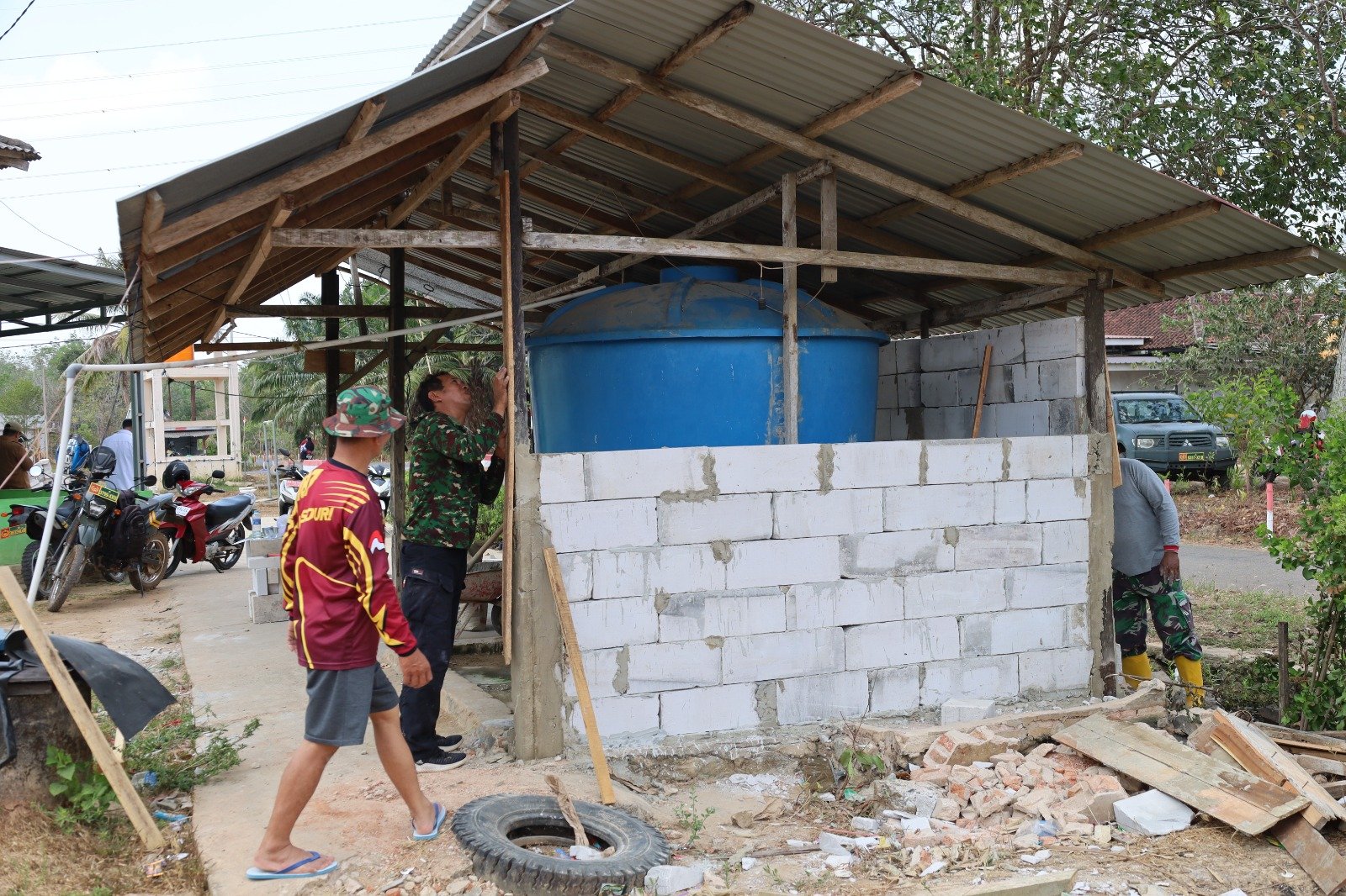 TMMD ke-130: Dinding Mushola Istiqomah Mulai Terbangun