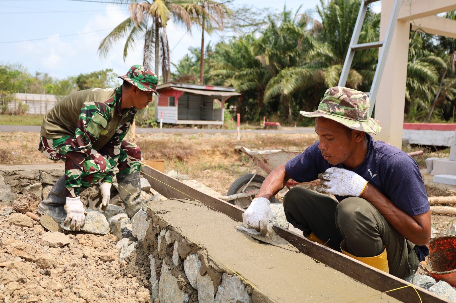 Sertu Edi Nurhadi: Prajurit TNI dengan Keterampilan Pertukangan
