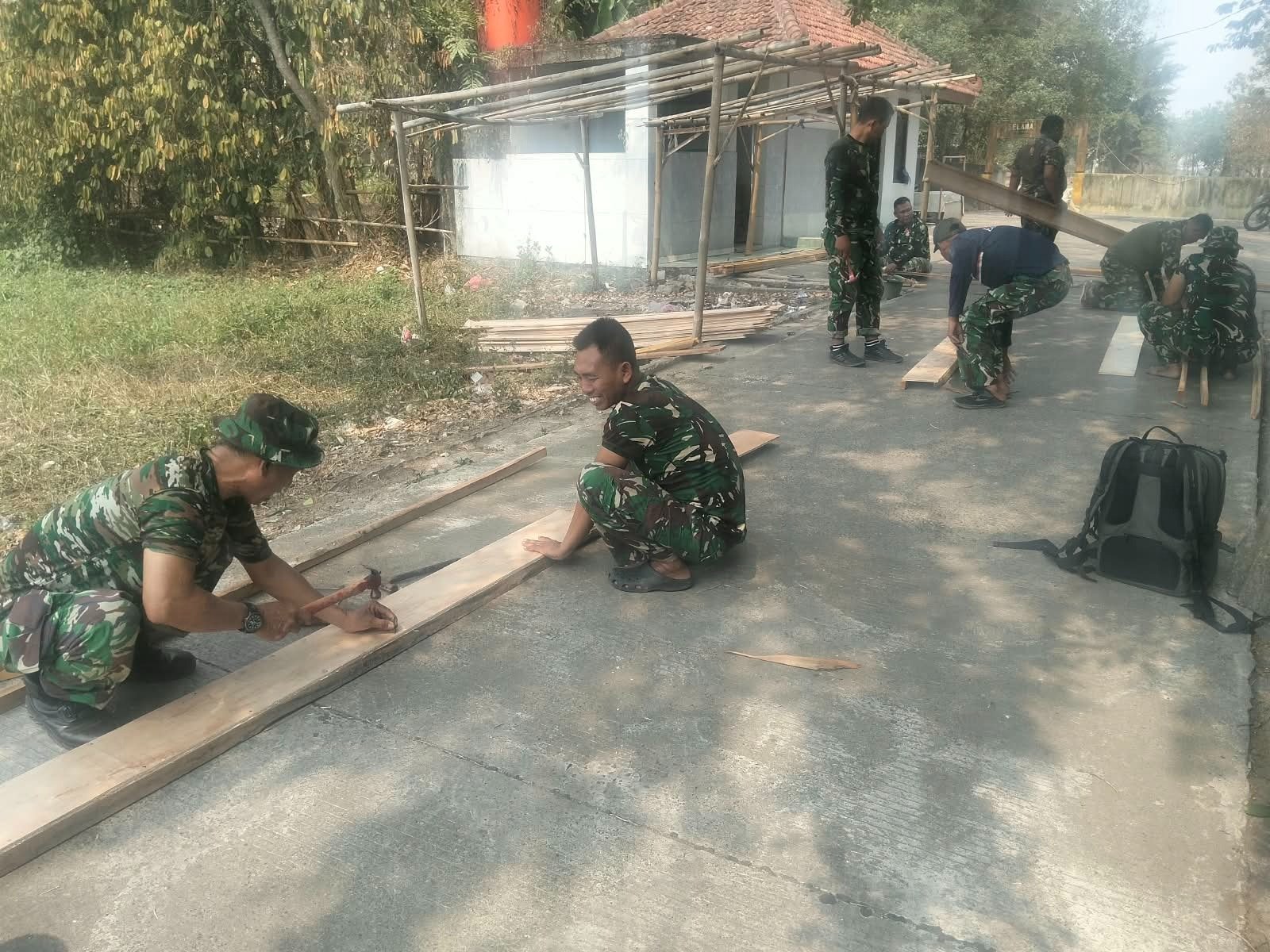 Kerja Sama dan Ketelitian Satgas TMMD Kunci Sukses Pembangunan di Desa Sumur Bandung