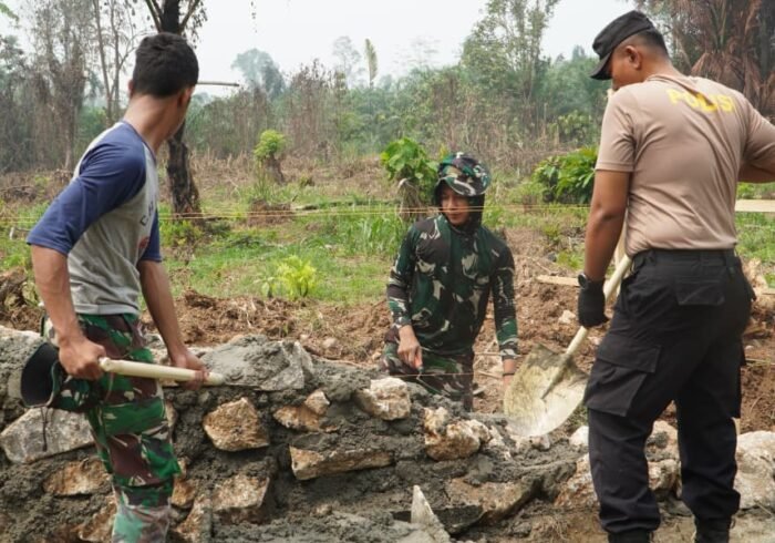 Momen Sinergitas TNI-Polri dalam TMMD Ke-130 di Luwu Timur