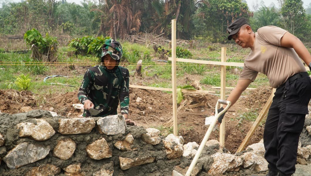Sinergi TNI-Polri Membangun Masyarakat Lewat TMMD