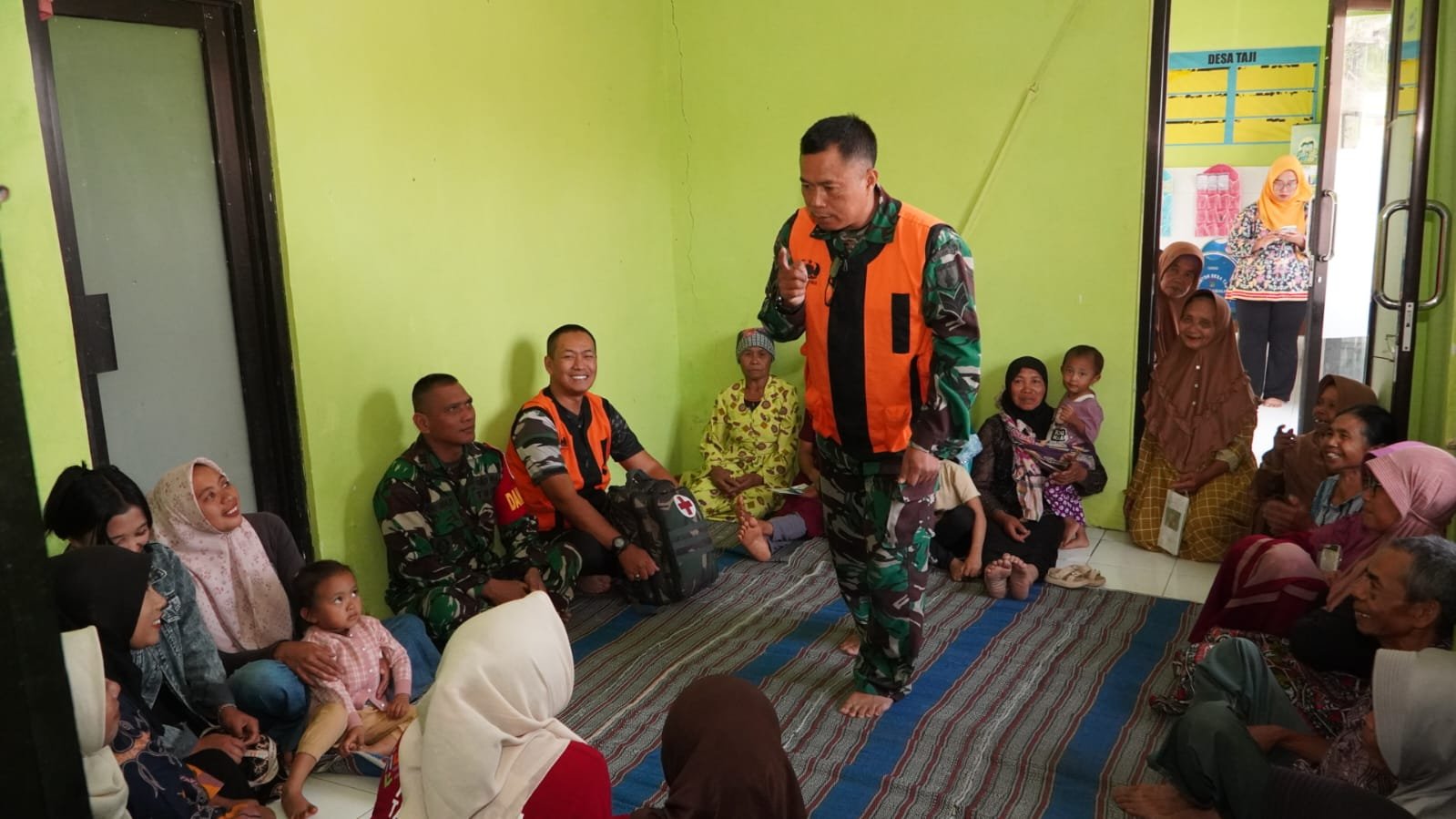 Penyuluhan Kesehatan oleh Satgas TMMD ke-130 di Desa Taji Sebagai Bentuk Pengabdian TNI