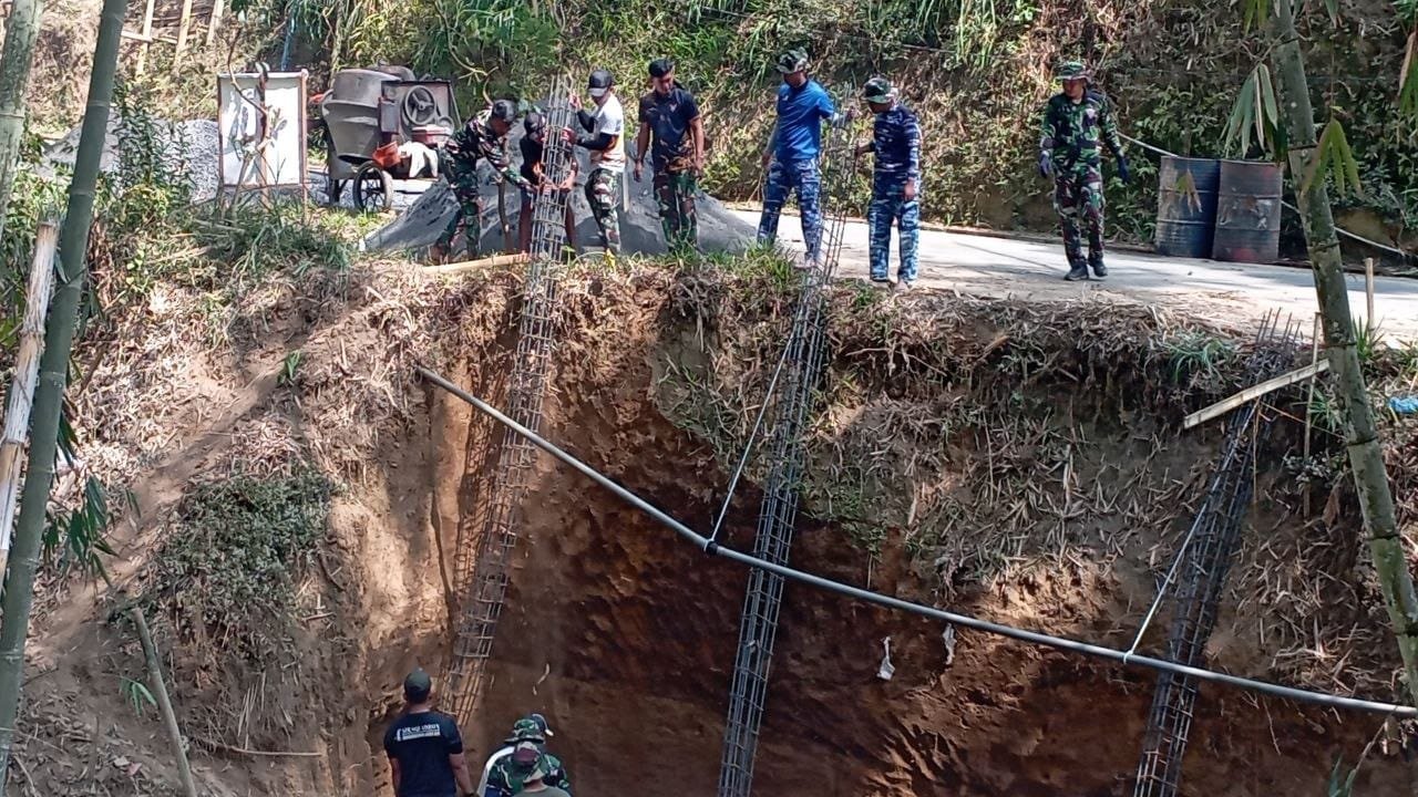 Satgas TMMD ke-130, Pemasangan Kolom Besi Demi Keamanan Lingkungan