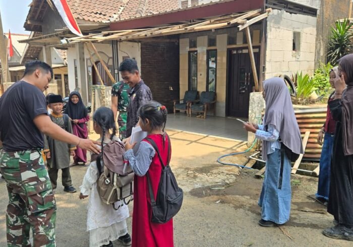 Hangatnya Interaksi Satgas TMMD dengan Anak-anak di Desa Taji